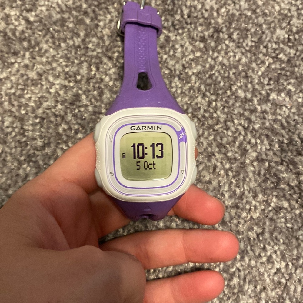 Forerunner 15 watch for sale. Broken band but can be replaced. With a charger